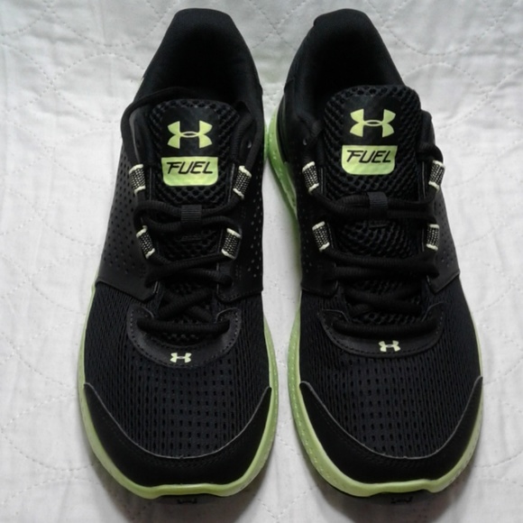 black and yellow under armour shoes